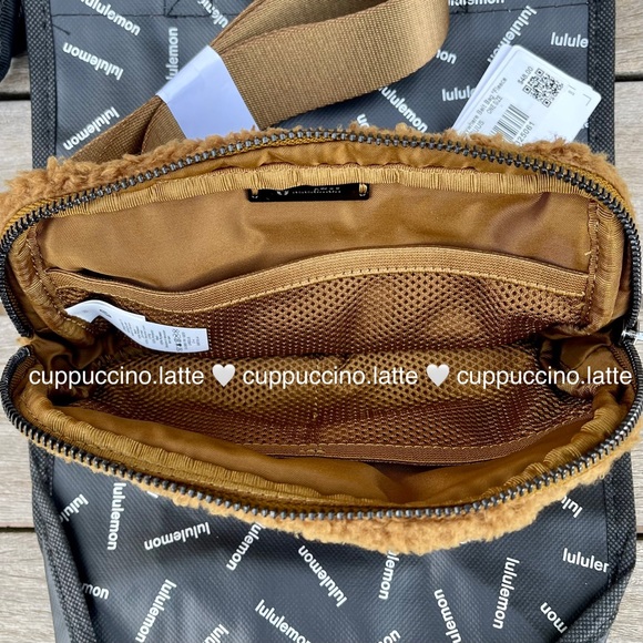 🤎NWT OG🤎Lululemon Everywhere Fleece Sherpa Belt Bag in Burnt Caramel - Picture 3 of 10